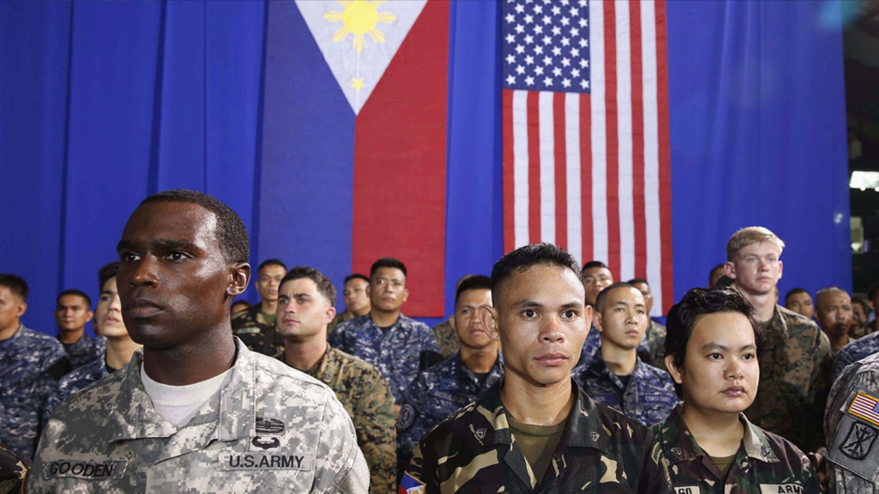 Amercian and Philippine military members stand side by side
