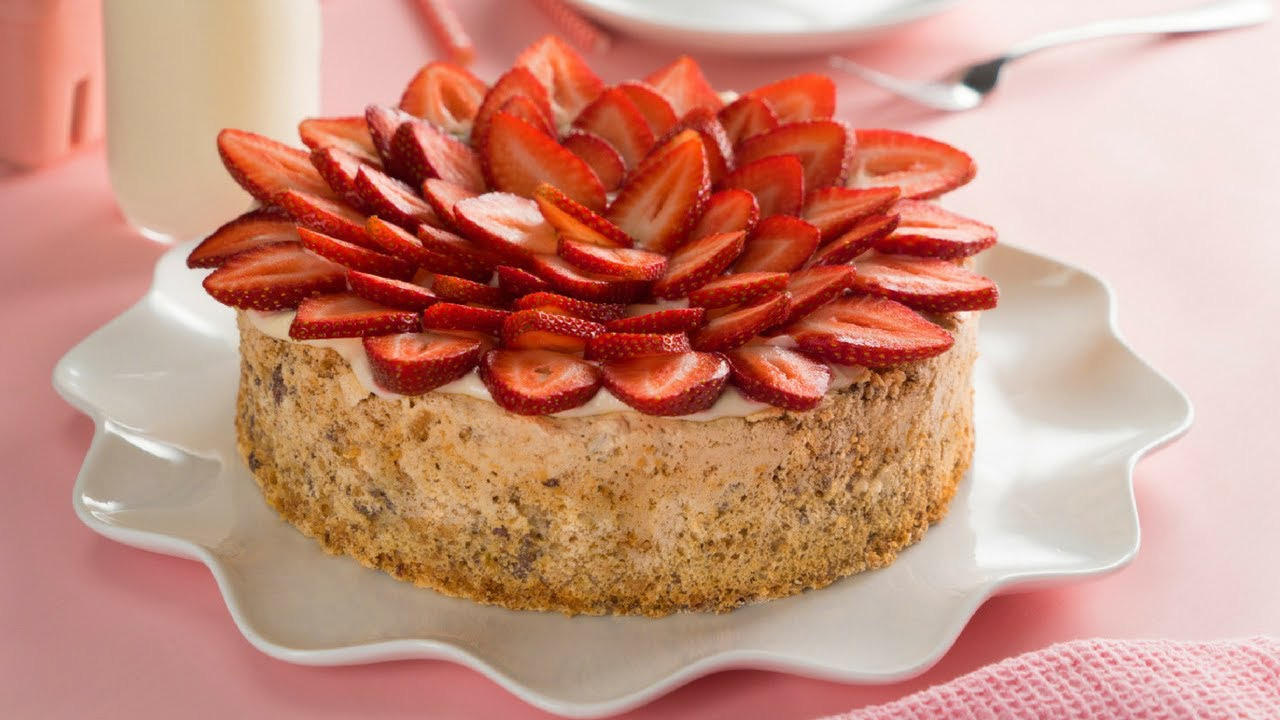 Mostachon de Fresa or Strawberry Meringue Cake