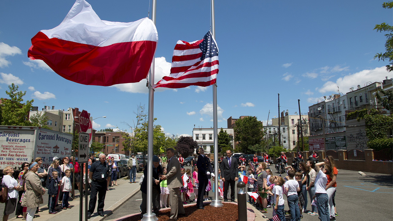 The Polish and Amercian flag waving together