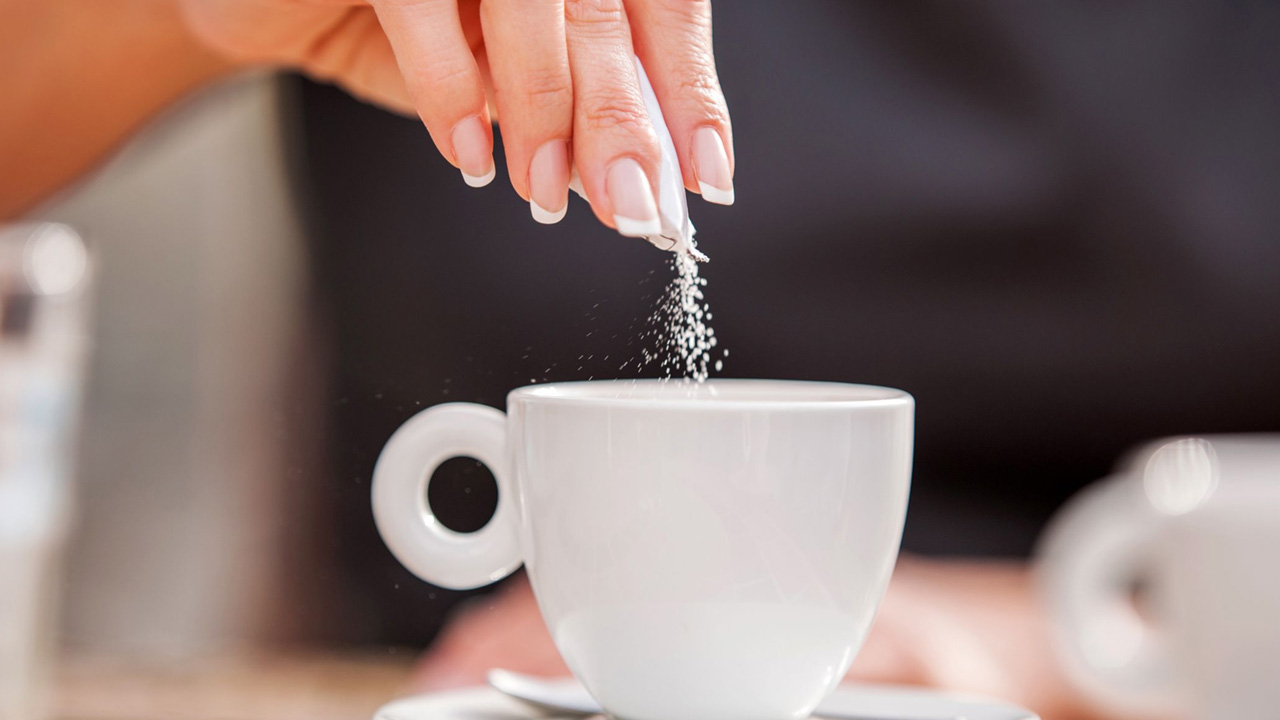 Adding artificial sweeteners to a drink
